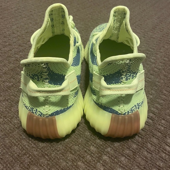 Yeezys 350 frozen yellow main image 4